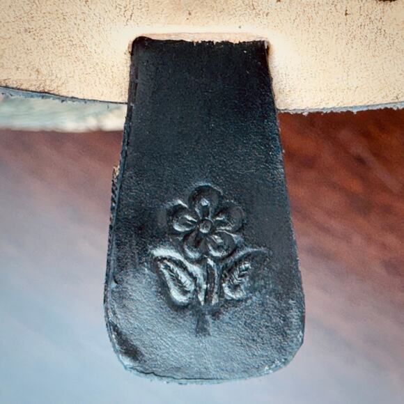 J831 - Mexican Hummingbird Hand Tooled Leather Purse - Picture 8 of 13
